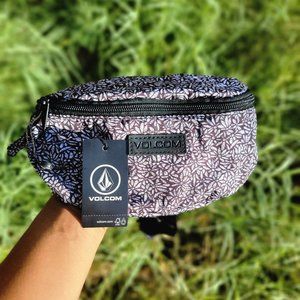 NWT New with tag VOLCOM take with me hip pack fanny pack bag